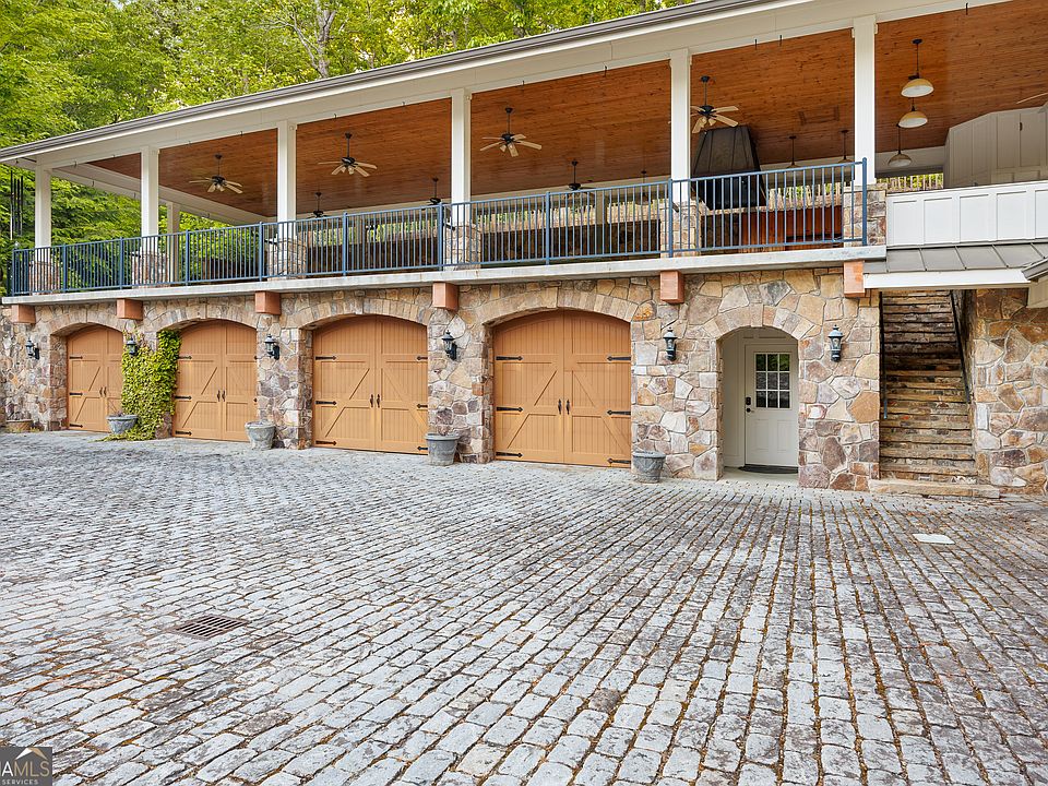 7th image of 230 Woodside Ln