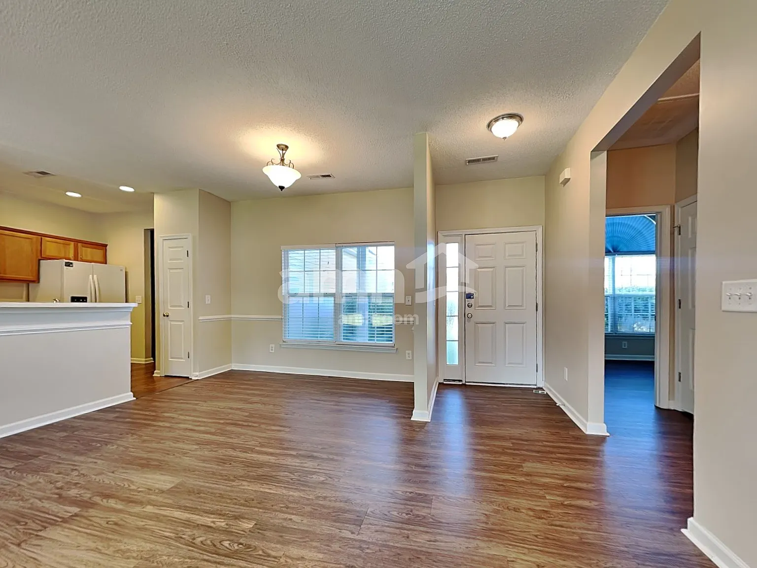 3 bed, 2.0 bath, 1405 sqft, $2,165 — Photo 4