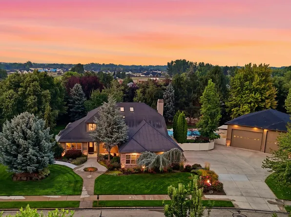 1877 W Woodvalley St, Eagle, ID 83616
