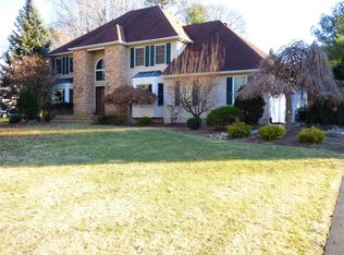 102 Nottingham Dr, Eatontown, NJ 07724