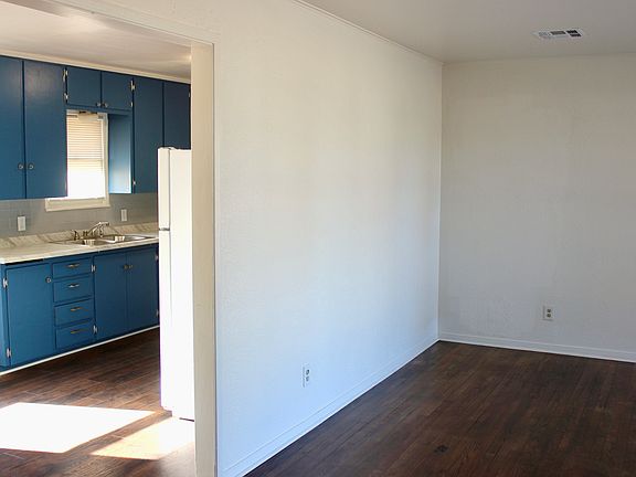 5th image of 1600 Carlisle Ct