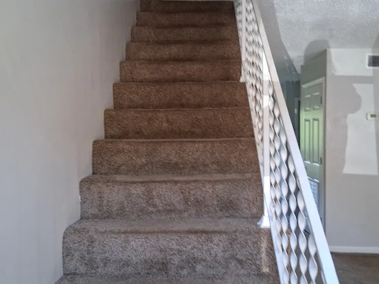 1053 Harold Dr — Photo 4