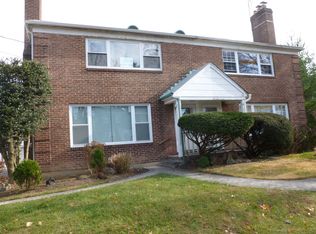 33 Spruce St, Great Neck, NY 11021