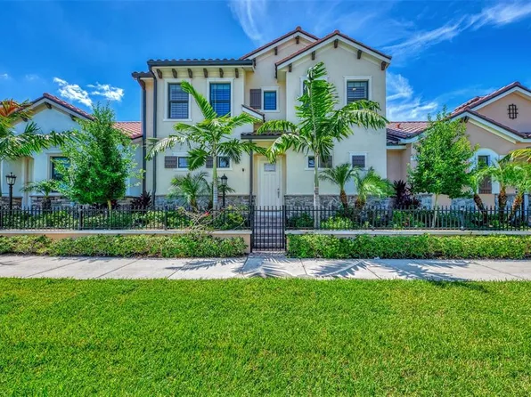 906 E Venice Ave, Venice, FL 34285