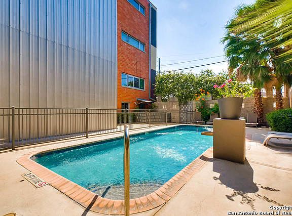 4th image of 1331 S Flores St Suite 307