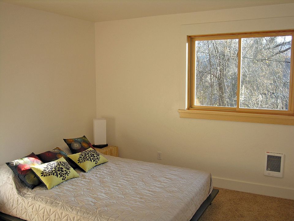 1st image of 1010 W Pine St