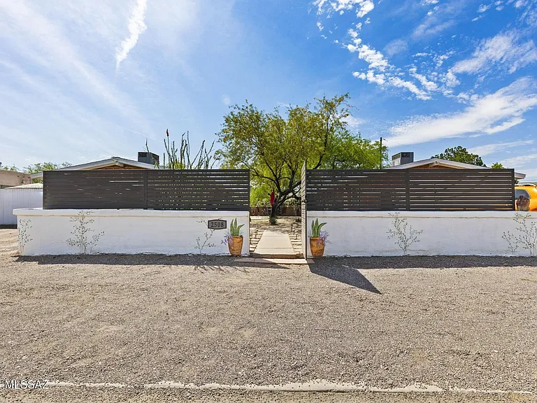 2508 E Seneca St #3 — Photo 1