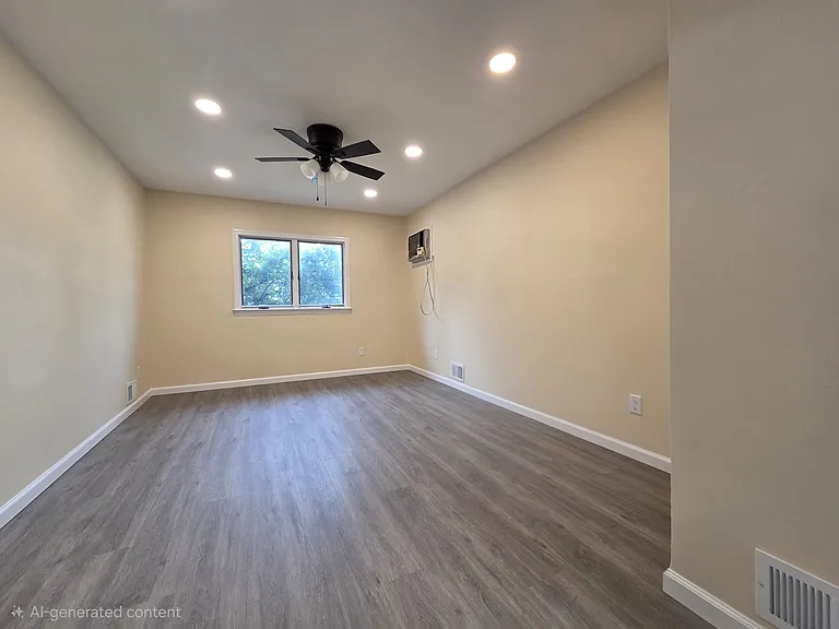 30 Amber St #2 — Photo 2