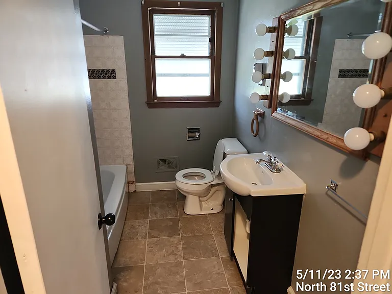 5860 N 81st St — Photo 10