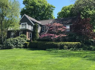 319 Sailors Ln, Bridgeport, CT 06605