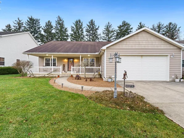 1489 Autumnwoods Dr, Fremont, OH 43420