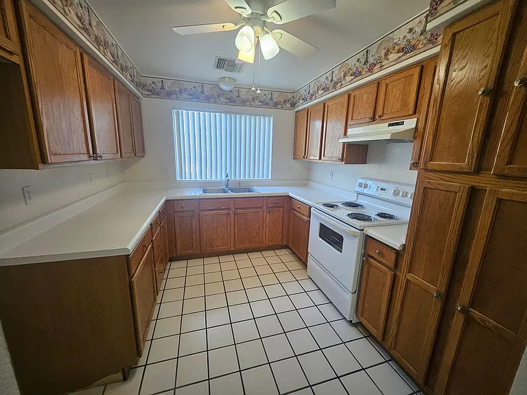 902 Riverfront Dr — Photo 5