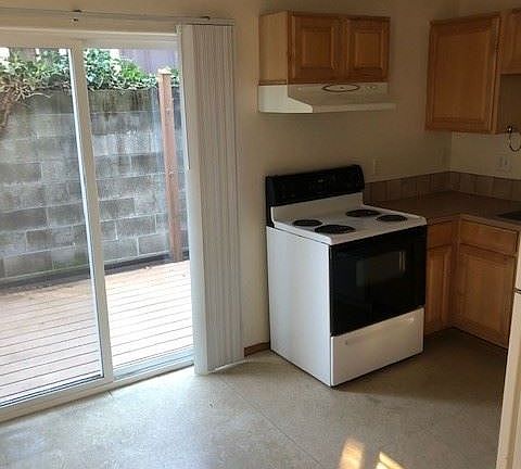4th image of 716 SE Davis St