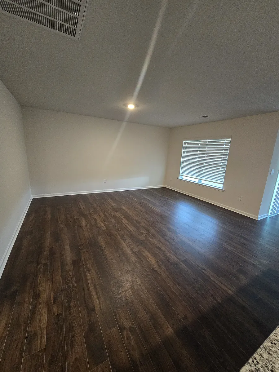 Building Photo - 820 Wolverine Ln