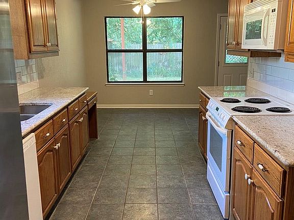 3rd image of 2200 Hedgerose Ln