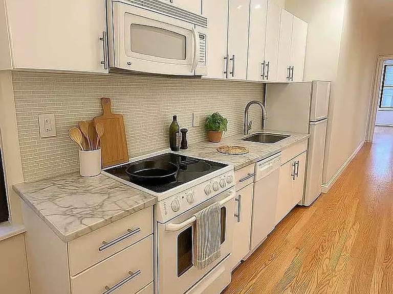 409 E 69th St #3E — Photo 5