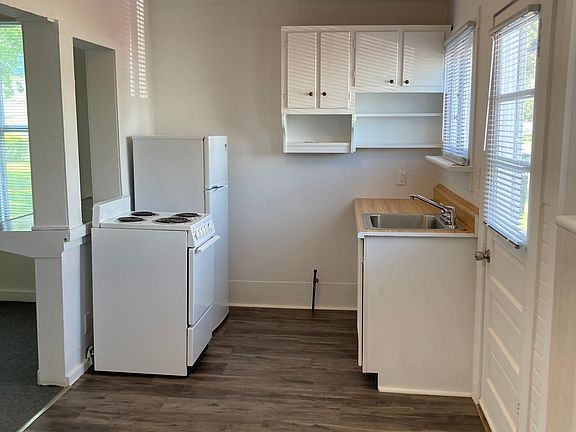 2nd image of 702 1/2 W Franklin St #702-1/2