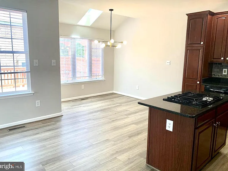 25937 Kirkwood Sq — Photo 19