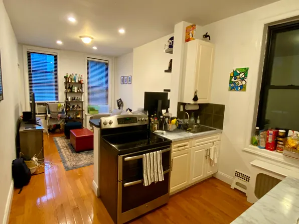 52 Carmine Street image 1 of 6