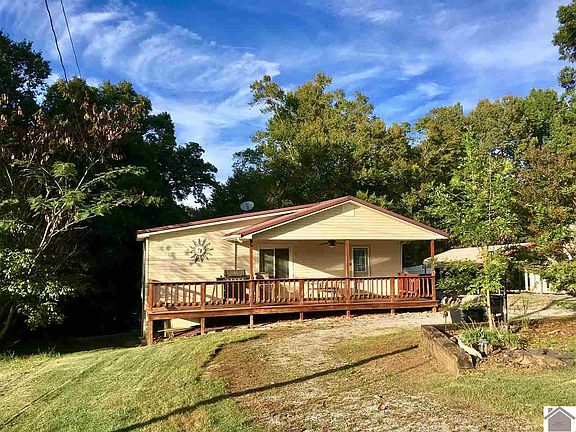 3rd image of 170 Carol Dr