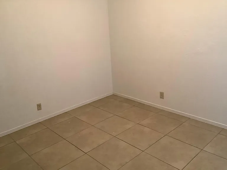 1014 S Trinity St — Photo 20