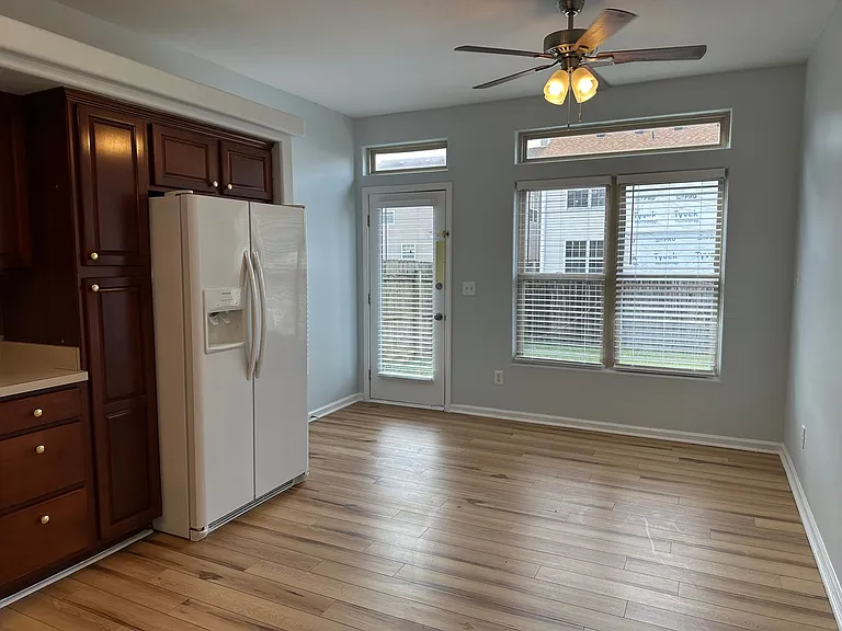 333 Spring Valley Ln — Photo 8