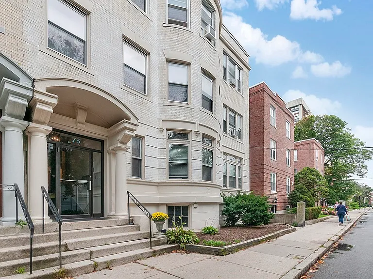 75 Park St #8 — Photo 9