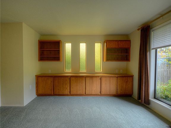 4th image of 3907 15th Ct NE