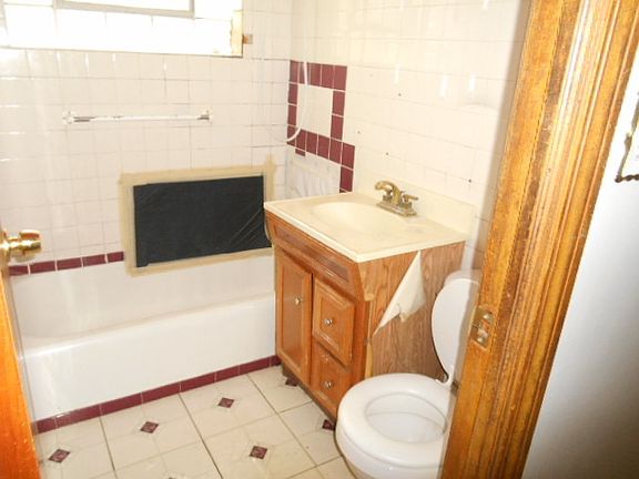 5th image of 1046 30th Ave