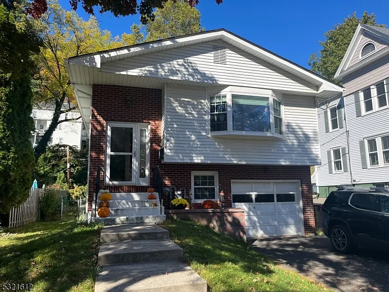 3 bed, 2.0 bath, $4,850 — Photo 1