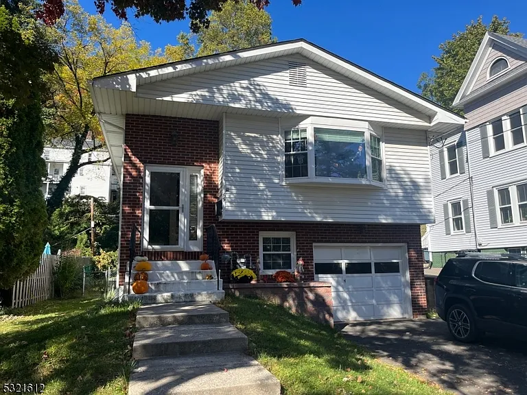 65 Wetmore Ave — Photo 1
