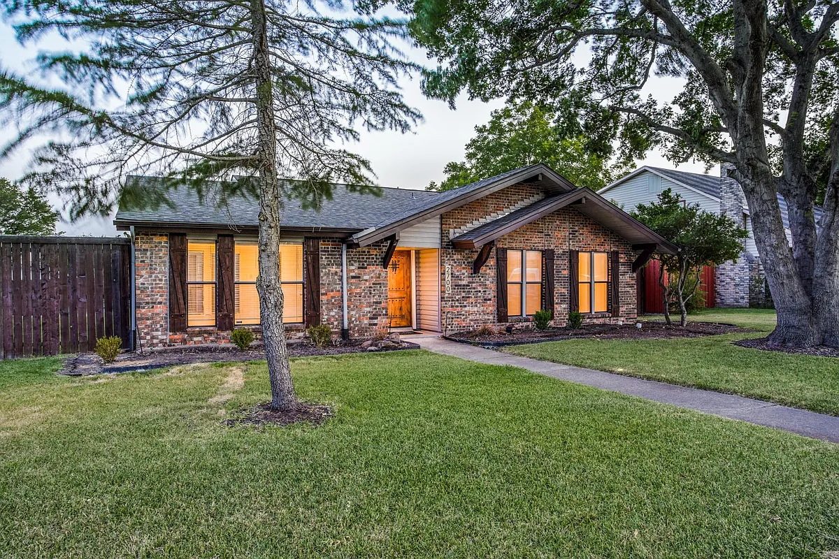 Building Photo - 2700 Chancellor Dr