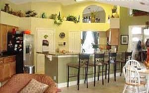 Kitchen w/dinette area