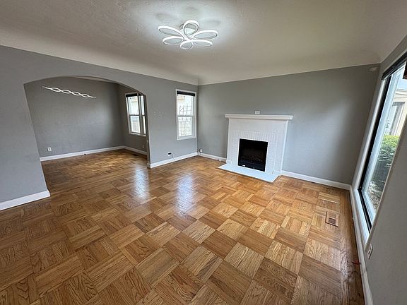 4th image of 737 Commercial Ave