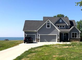 8862 Headlands Rd, Mentor, OH 44060