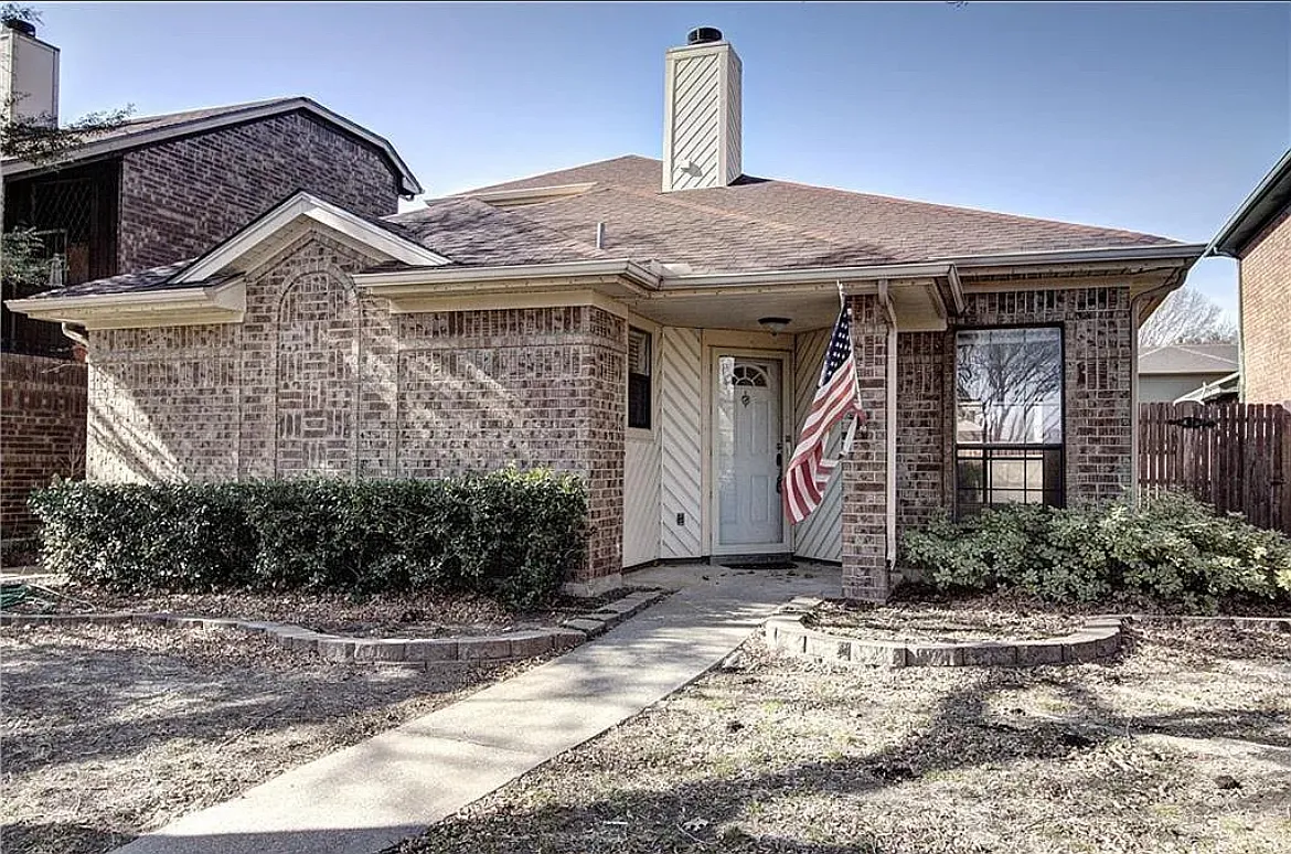 3 bed, 2.0 bath, 1464 sqft, $1,495 — Photo 1