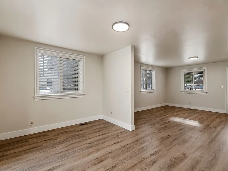 2500 W Madison Ave — Photo 11