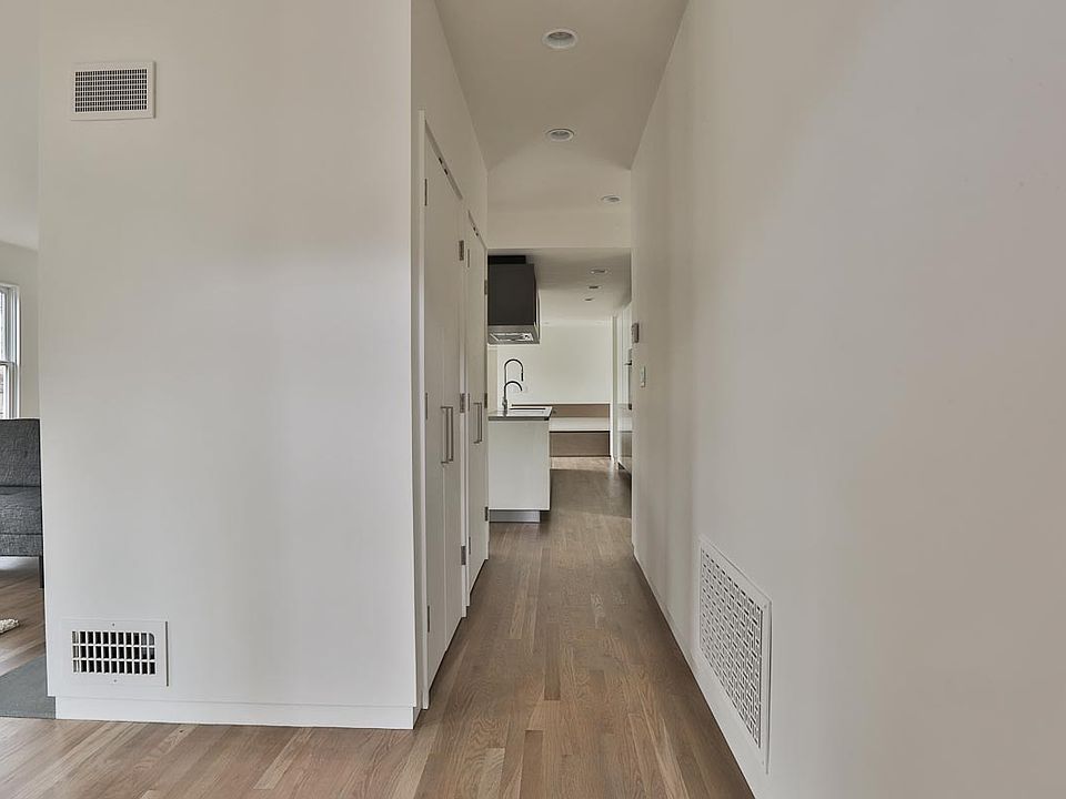 1st image of 34 Bromfield St