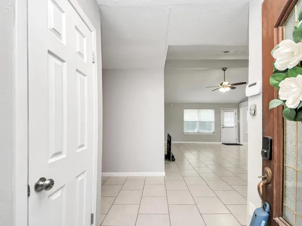 10203 Hollow Canyon Dr, Sugar Land, TX 77498