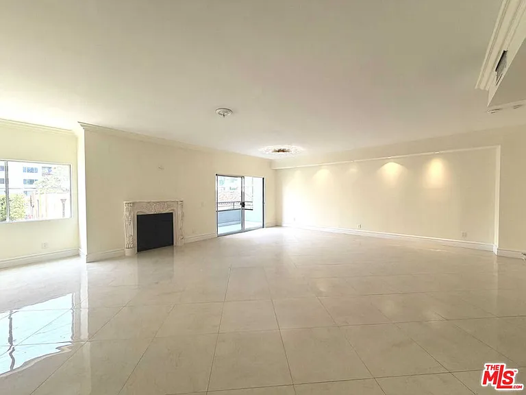 121 S Palm Dr #404A — Photo 8