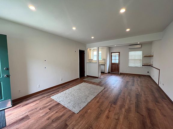 3rd image of 1519 Huntington Dr #D