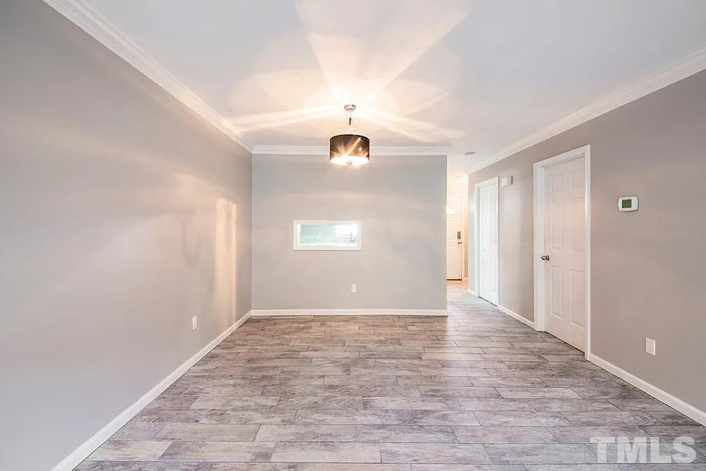 3 bed, 2.5 bath, 1252 sqft, $1,700 — Photo 3