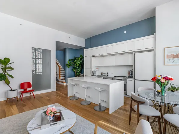 27-28 Thompson Avenue image 3 of 17