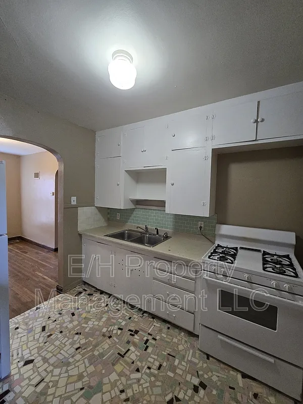 Building Photo - 400 S Hydraulic Ave #1
