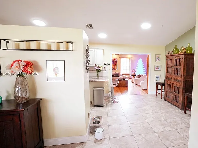 2304 SE 8th Ter — Photo 3