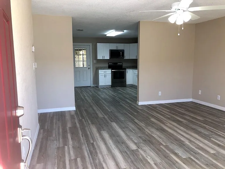 819 W Orange St — Photo 5