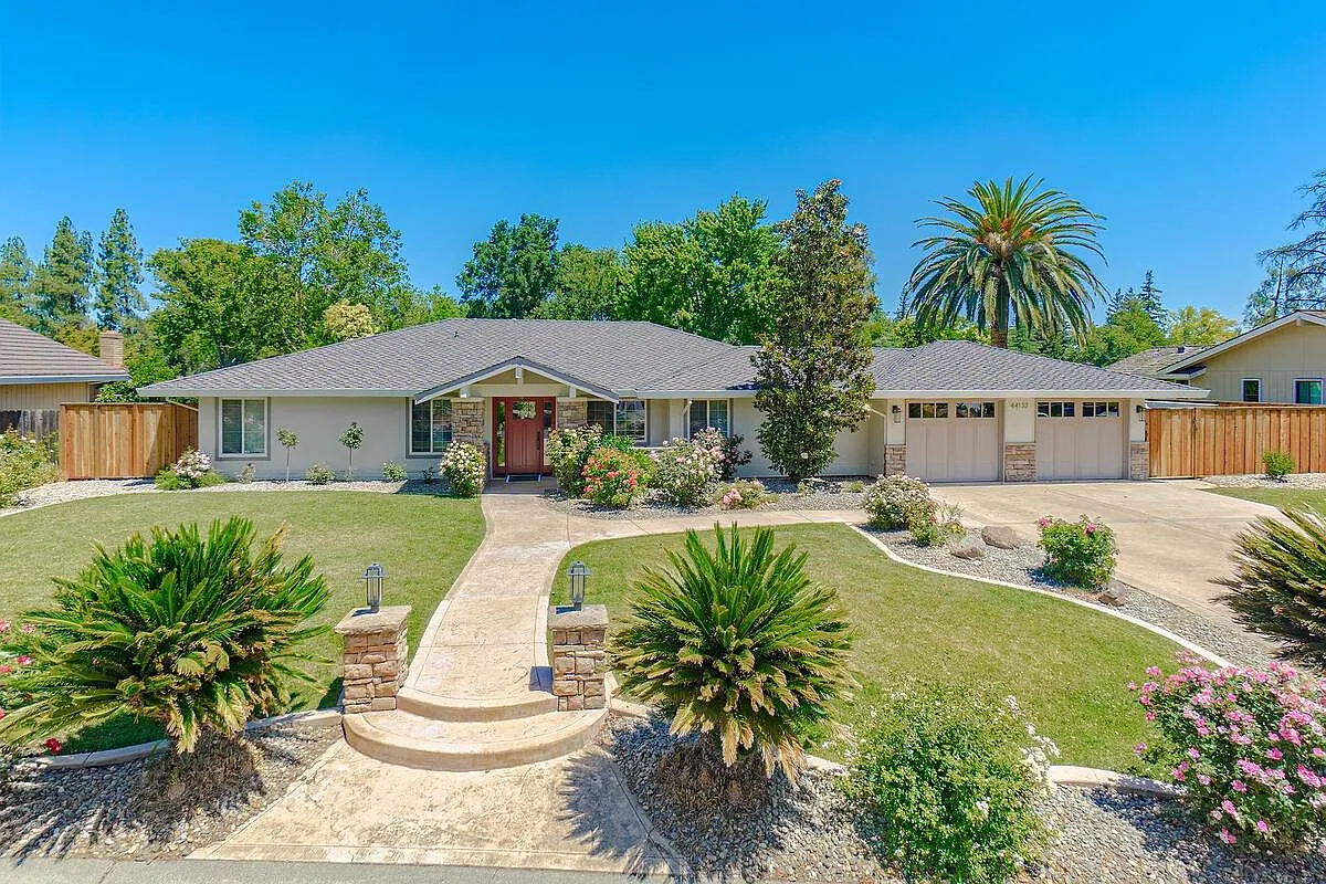 44132 S El Macero Dr photo 1
