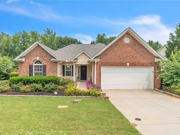 205 Lutsen Dr, Easley, SC 29642