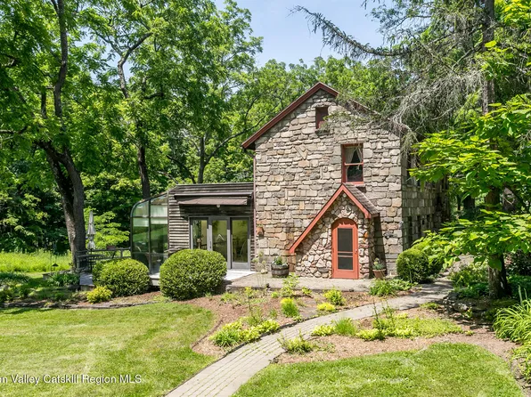 1365 Old Post, Esopus, NY 12429