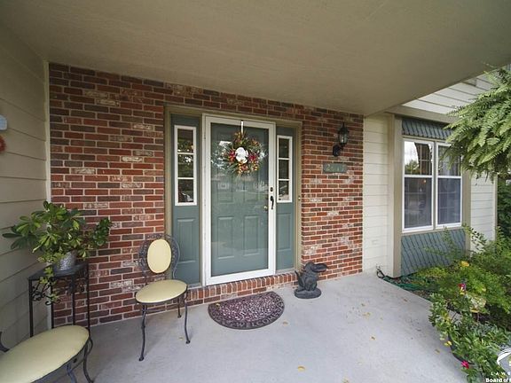 2617 W 27th Terr Lawrence, KS listing photo #2